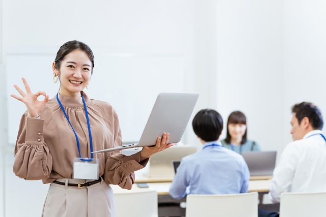 OKを出す女性