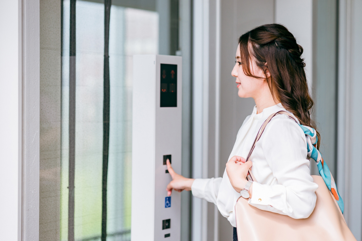 退社とは？退勤・退職・帰社との違いを例文つきで解説！これで迷わないビジネス用語 | [prd] ミイダスマガジン