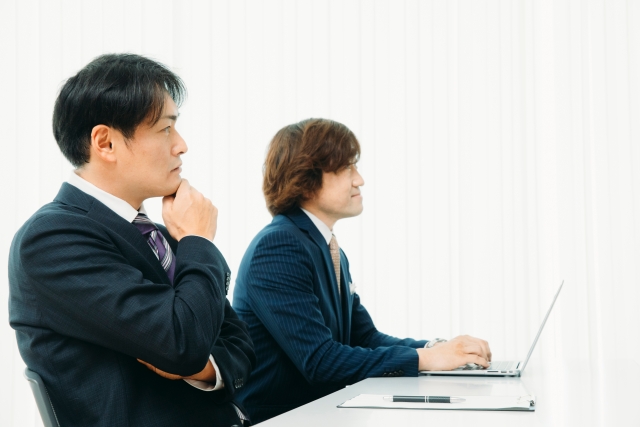 話を聞く営業担当