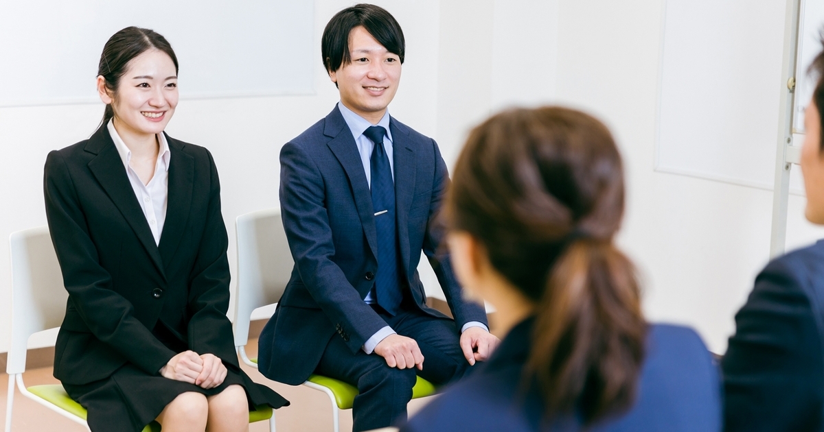 面接中の転職者たち